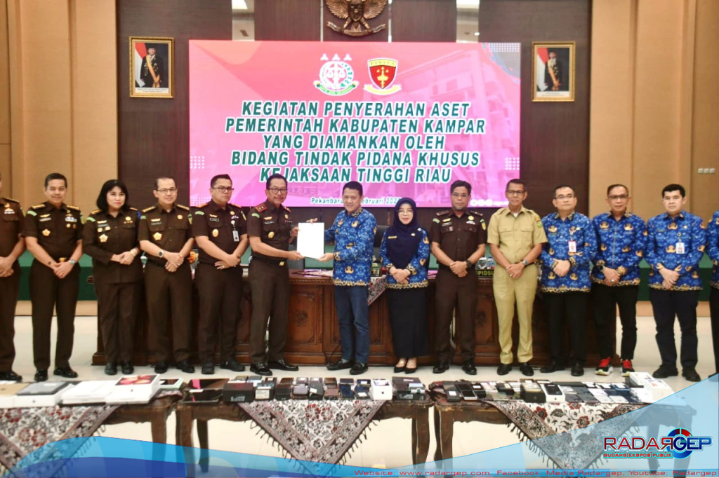 Pj Bupati Kampar Terima Pengembalian Aset Pemda Kampar dari Kejati Riau